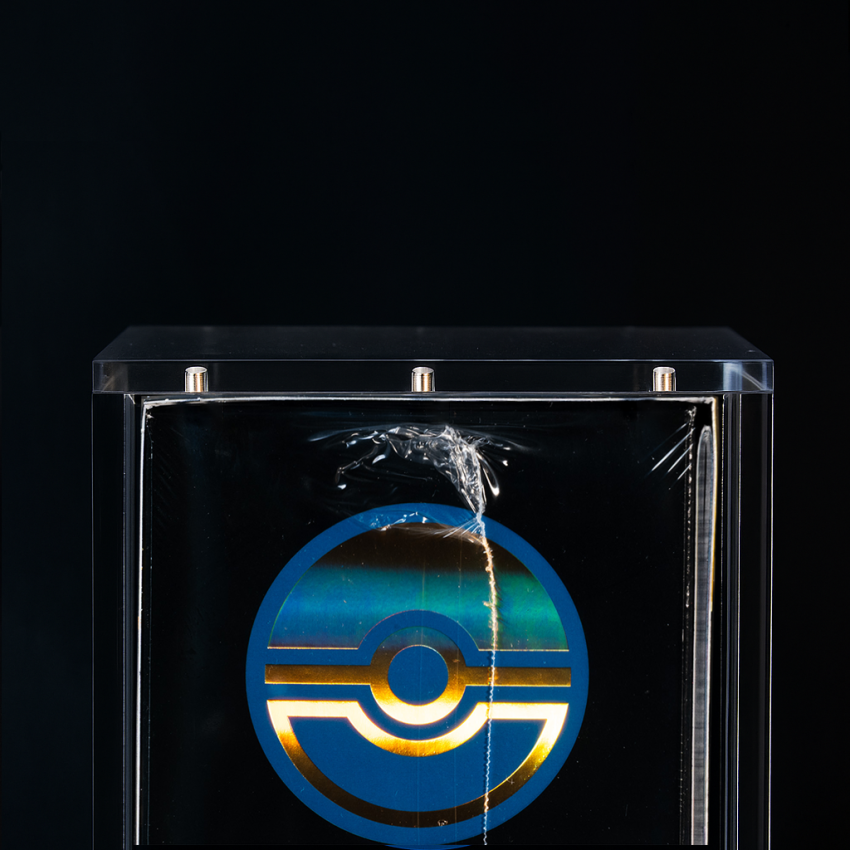 Protection Acrylique "Poke-Élite" – Boîte ETB Pokémon® | Boîtier Transparent Anti-UV Premium | 4 Temples